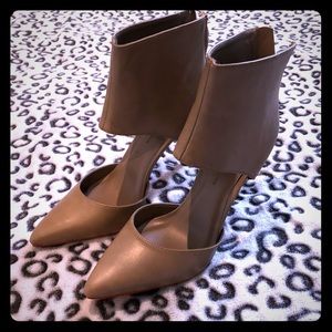 Unique beige heels with red bottom. *Size 8.5*